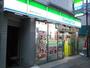 コンビニ　ファミリーマート（コンビニ）まで330m