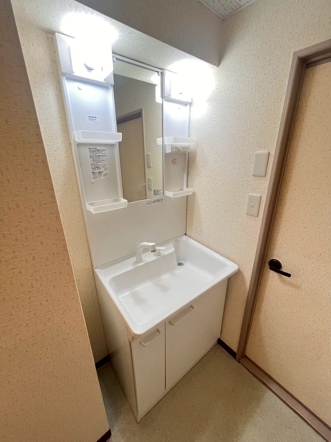 洗面設備　小物類をすっきり収納できる洗面化粧台♪