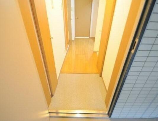 玄関　別部屋の参考写真です。現況有姿