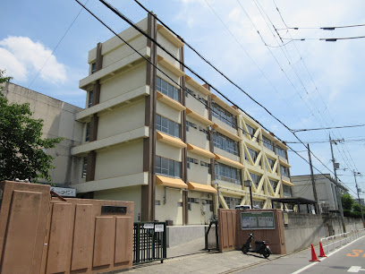 中学校　守口市立錦中学校（中学校）まで1095m