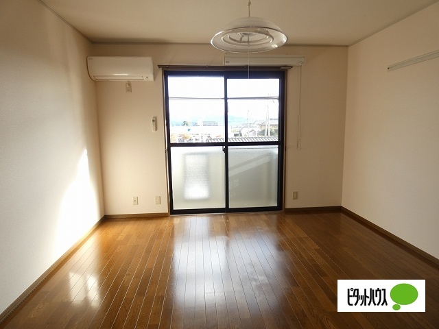 メゾン小山の居間写真