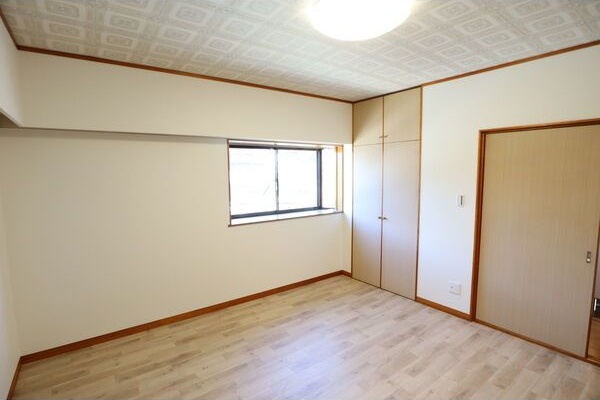 御器所3丁目 貸家の居間写真