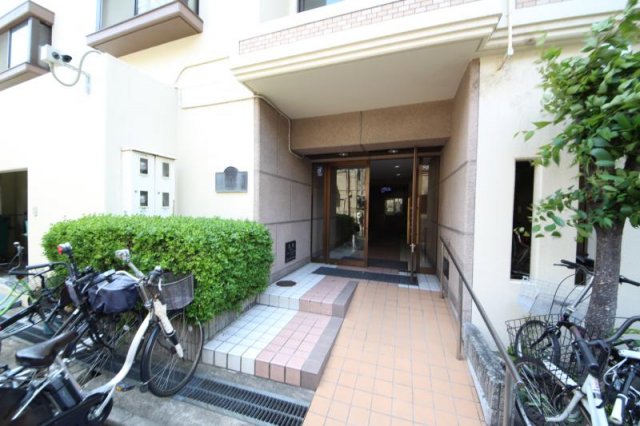 エントランス　清潔なエントランスです