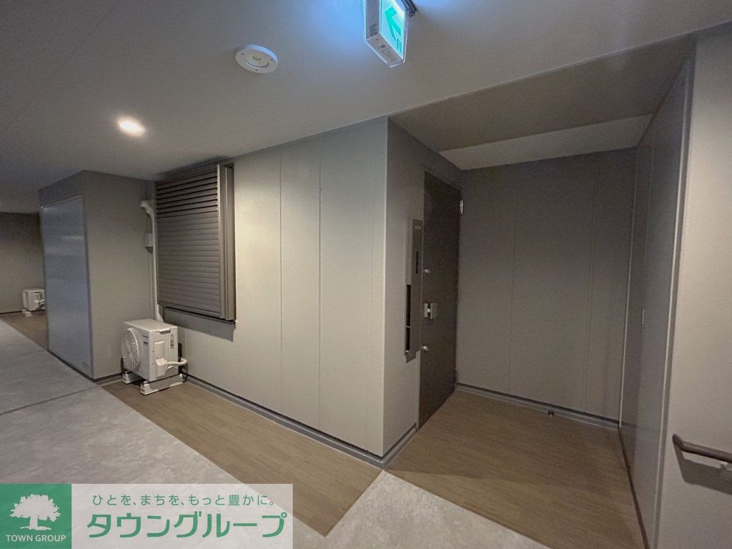 玄関　玄関ポーチ：共用廊下