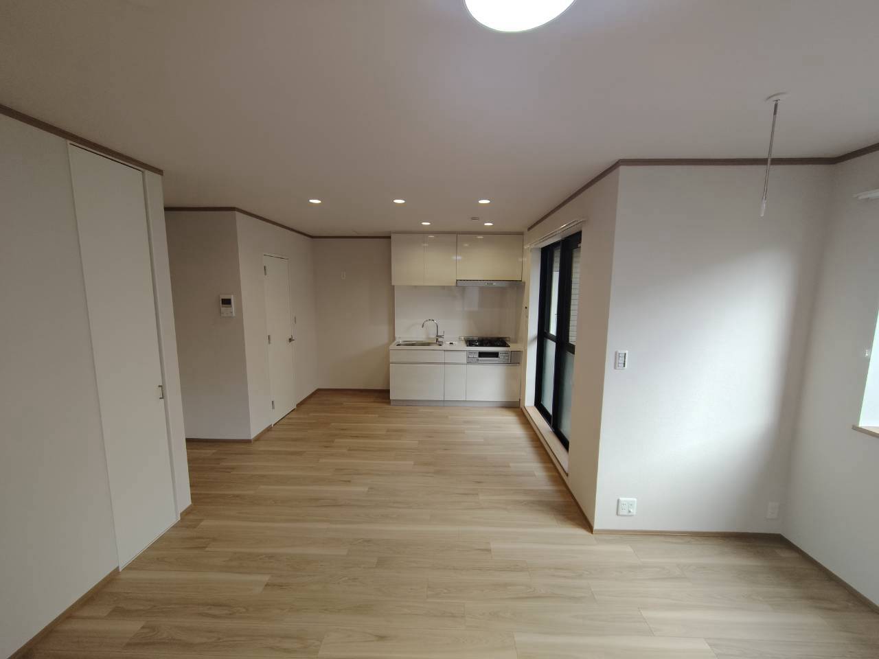 居室・リビング　★明るいフローリングの角部屋です