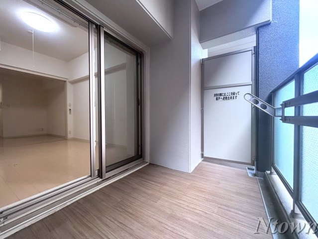 バルコニー　暖かな日差しのふりそそぐバルコニー