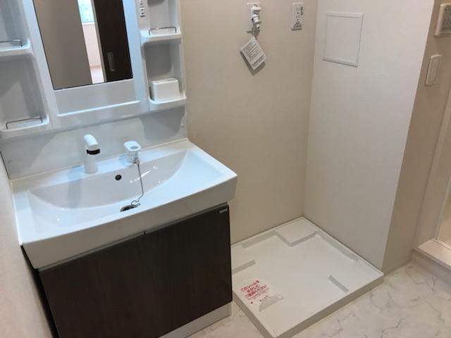 洗面設備　独立洗面台です