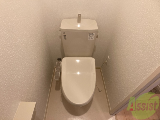 トイレ　トイレとお風呂が別なので清潔に使えて嬉しいですね。