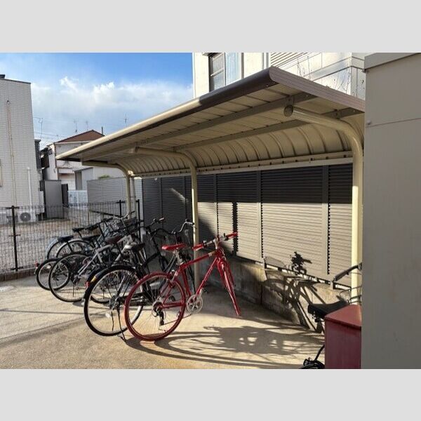 その他　屋根付き駐輪場