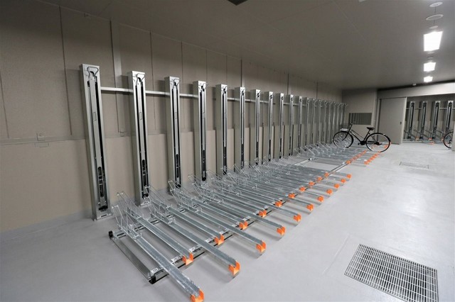 駐車場　【駐輪場】