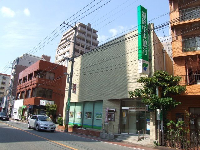 銀行　福岡中央銀行渡辺通支店（銀行）まで568m