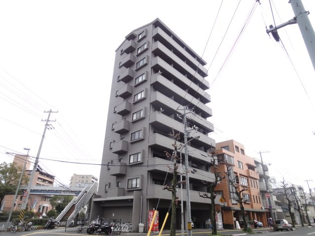 【広島市中区南竹屋町のマンションの建物外観】