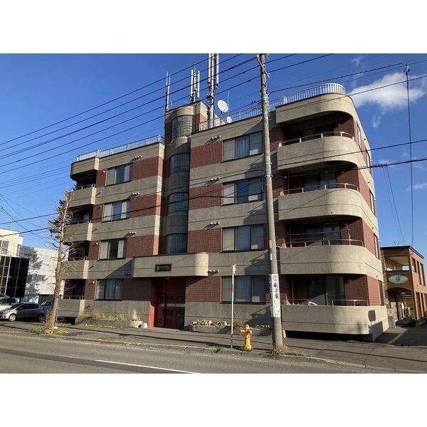札幌市南区南三十八条西のマンションの建物外観