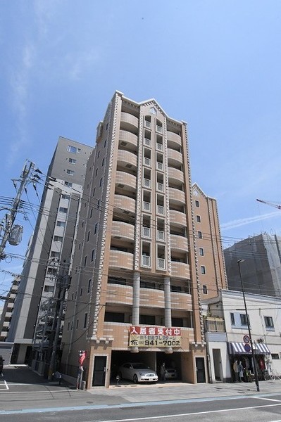 【北九州市小倉北区京町のマンションの建物外観】