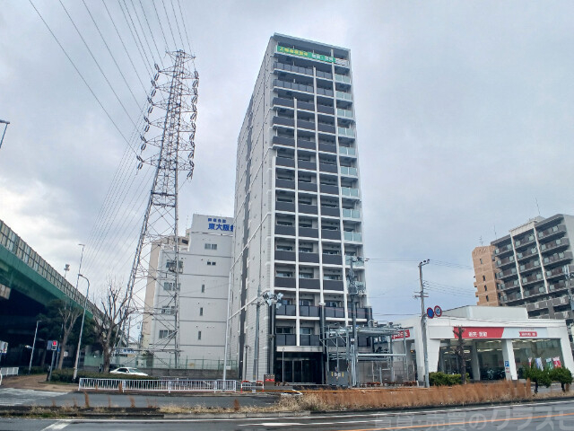 東大阪市横枕西のマンションの建物外観