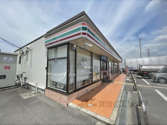 【大和郡山市額田部北町のアパートのコンビニ】