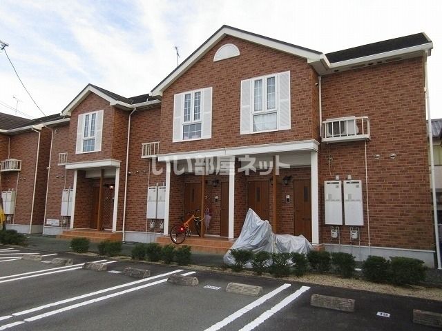 伊勢市御薗町上條のアパートの建物外観