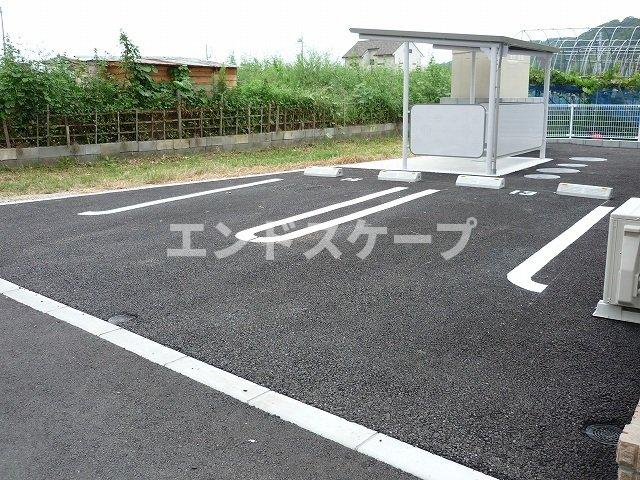 【高崎市吉井町岩井のアパートの駐車場】