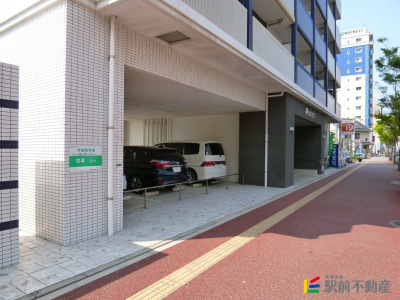 【エンクレスト吉塚駅前IIの駐車場】