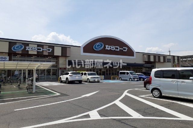 【橿原市新賀町のアパートのスーパー】