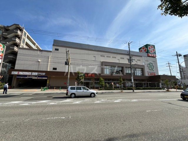 【高松町戸建のスーパー】