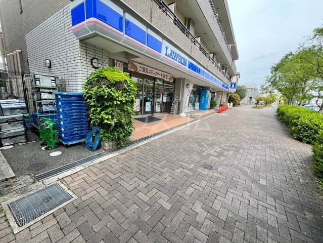 【高松町戸建のコンビニ】