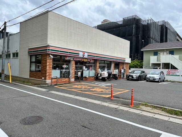 【高松町戸建のコンビニ】