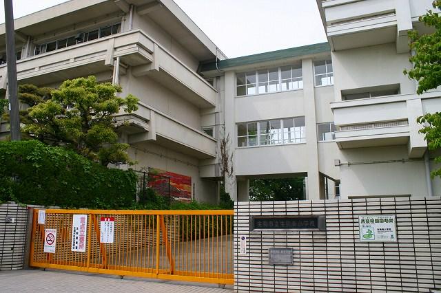 【生駒市小瀬町のアパートの小学校】