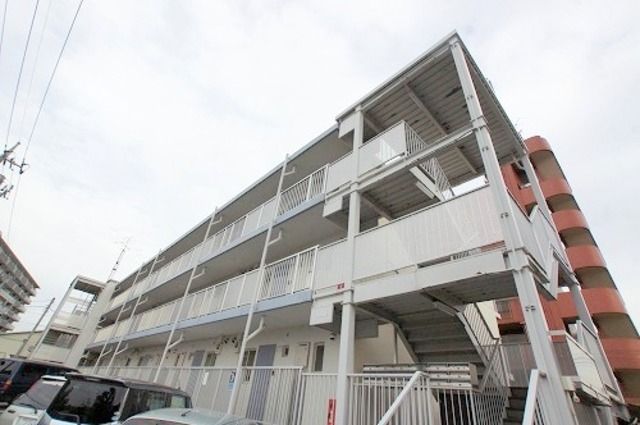 ピースパルマンションの建物外観