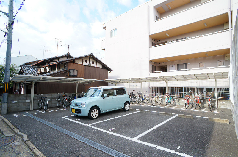 【りさ．すみぞめの駐車場】