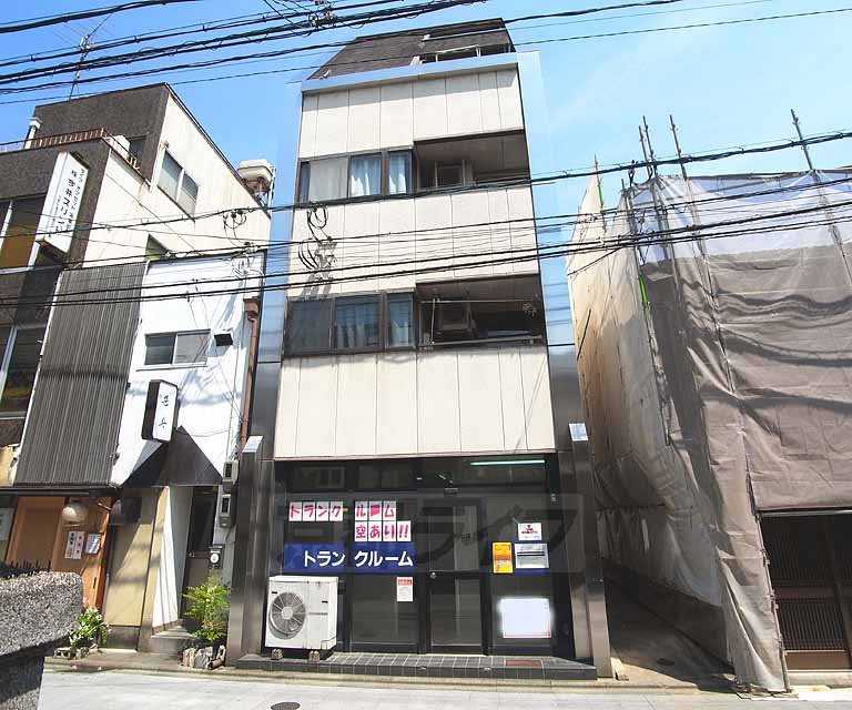 京都市東山区西御門町のマンションの建物外観