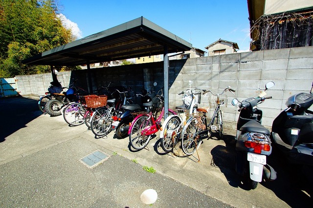 【ディアス下井の駐車場】