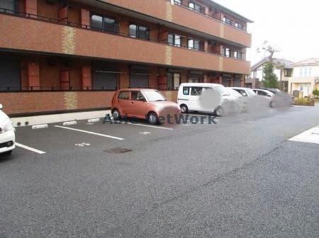 【木更津市ほたる野のアパートの駐車場】