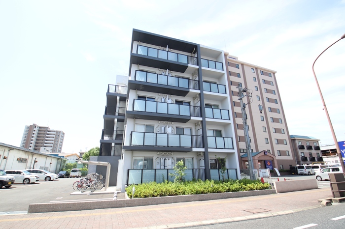 福山市南本庄のマンションの建物外観