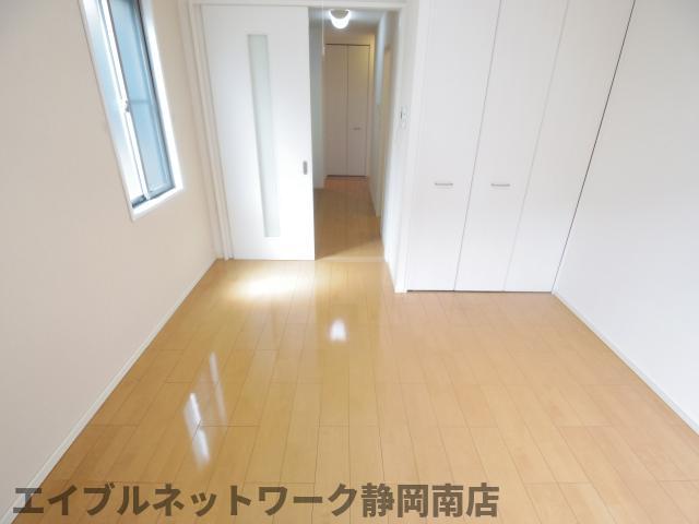 居室・リビング　こちらの居間で趣味の時間をお楽しみください