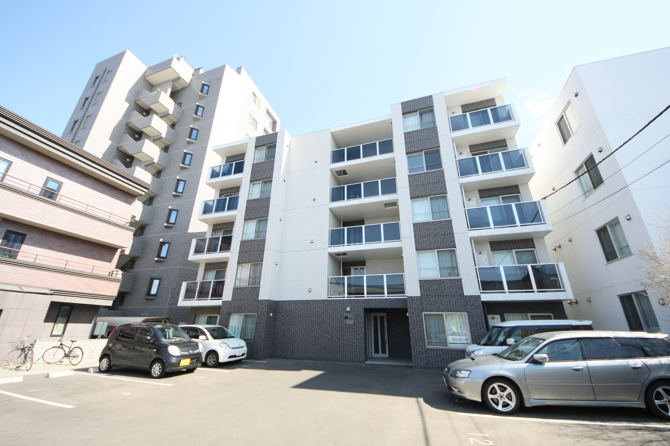 建物外観　★☆彡人気の都市ガス物件！エレベーター・オートロック付き！★