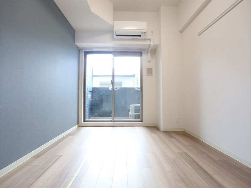 バルコニー　洋室6.8帖　エアコン完備　バルコニー