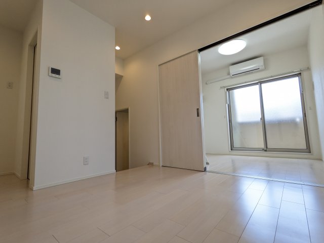 居室・リビング　こちらのリビングで趣味の時間をお楽しみください