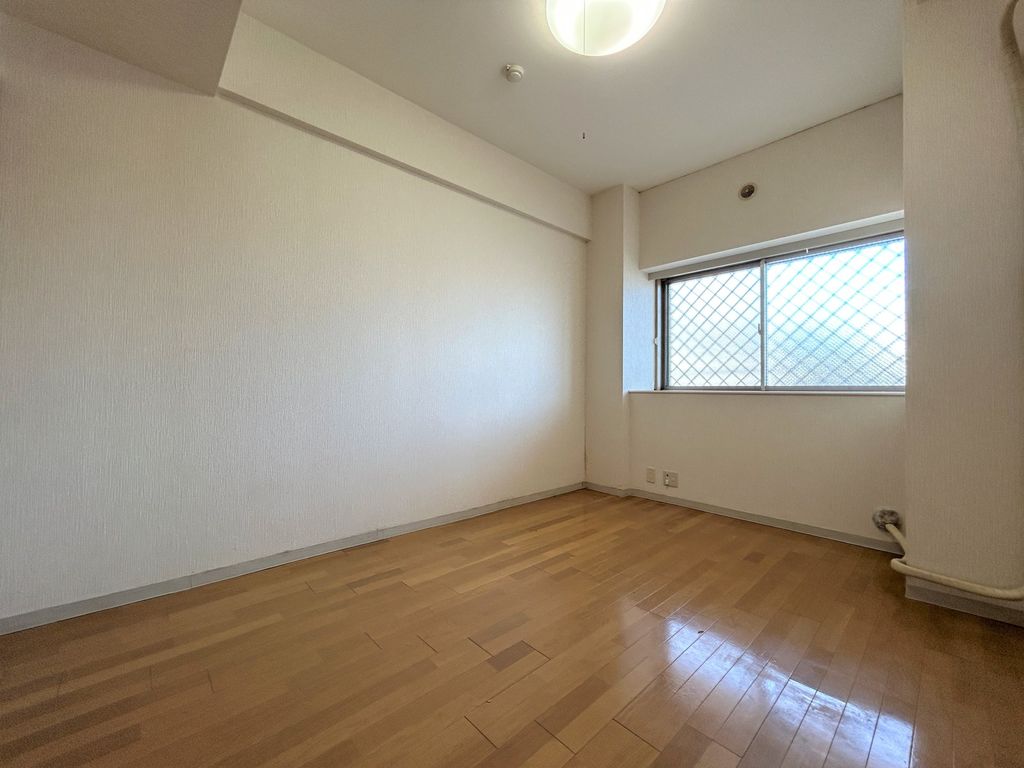 居室・リビング　約6.1帖の洋室