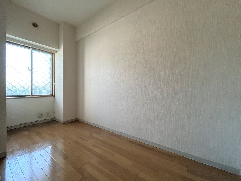 居室・リビング　約4.4帖の洋室