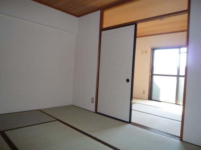 居室・リビング　明るい和室