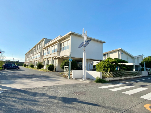 中学校　東海市立横須賀中学校（中学校）まで2078m