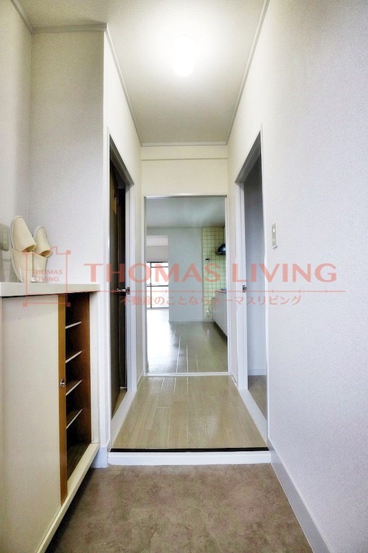 玄関　写真は別号室です。