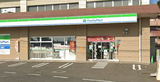 コンビニ　ファミリーマート 広島三滝本町店（コンビニ）まで858m