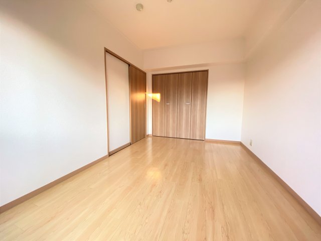 居室・リビング　南洋間6帖+クロゼット