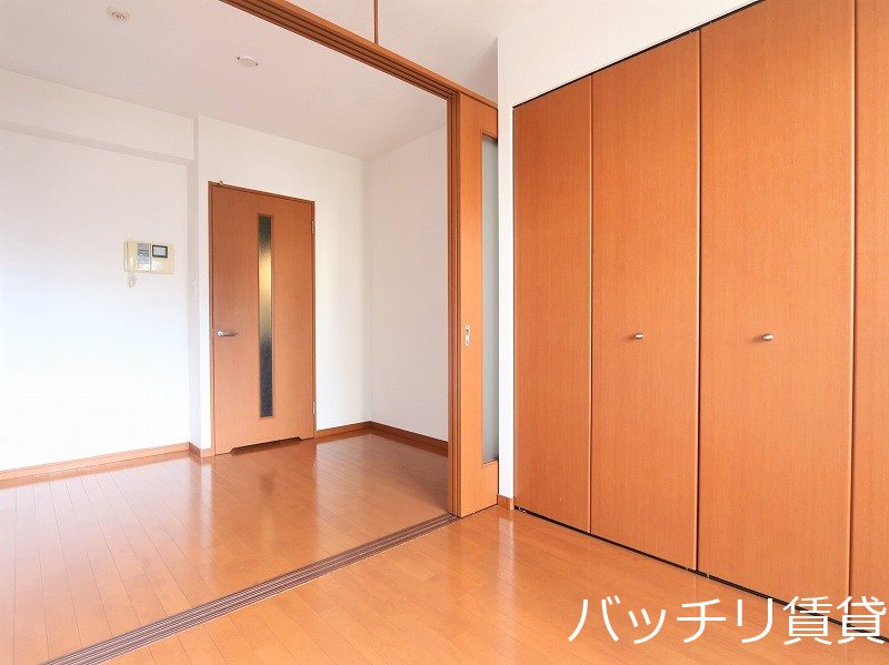 居室・リビング　別号室写真の為現況を優先致します。