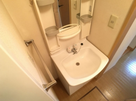 洗面設備　スペースが確保できる洗面所です