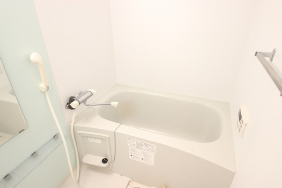 バス・シャワールーム　※別部屋の写真です