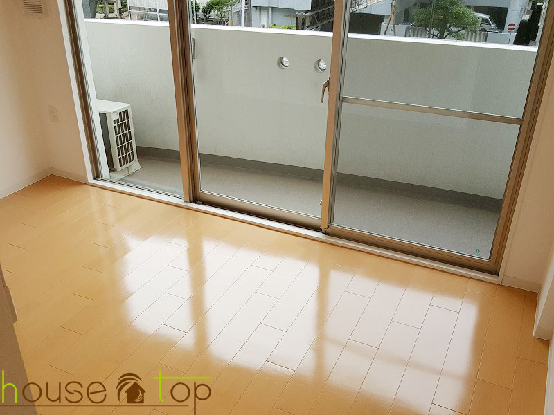 居室・リビング　南向きの明るい洋室！テーブルやベッド・ソファーも設置可能♪