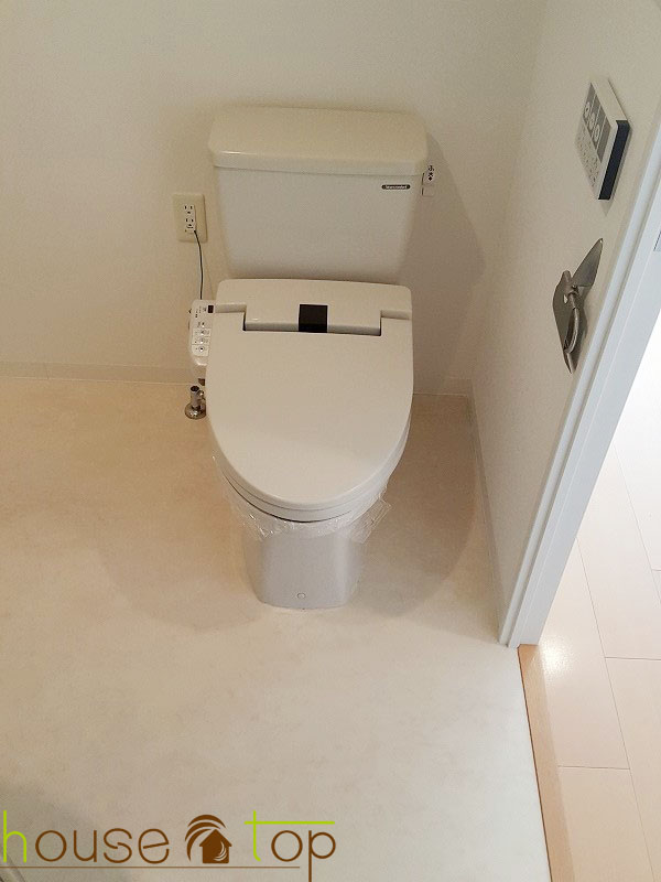 トイレ　ワイヤレス式のウォシュレットトイレ♪室内洗濯機置場もあります